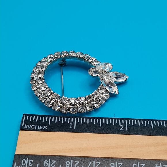 Vintage Winged Insect Wreath Brooch, Rhodium Plated, Clear Rhinestones - Picture 4 of 8